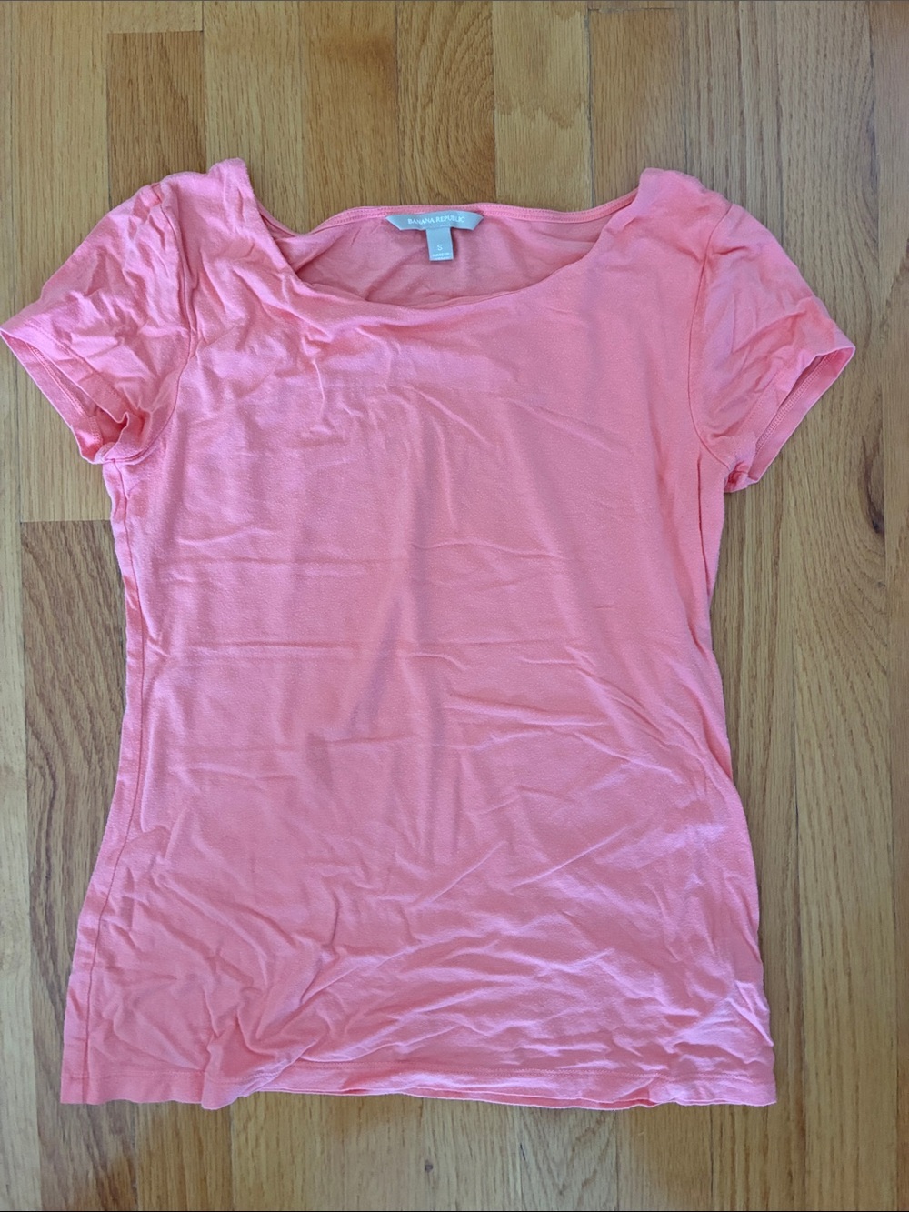 Ann Taylor Short Sleeve Scoop Neck Tee in Coral